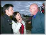 So while waiting for their turn, the Strzeleckis chatted on: Norbert & Monika (left) with Les (right).