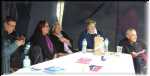 W namiocie VIP�w: ks. Karasiuk, Aborygenki Doris and Rachel oraz dyrektor NPWS Dave Darlington z ma��onk�.
