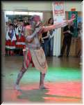 Clapsticks - co za dwik! Modzie z Lajkonika z zachwytem oglda aborygeski wystp. Folklor, ale troch inny...